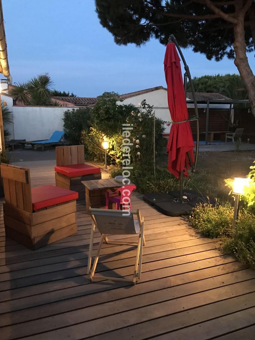 Photo 4 : TERRASSE d'une maison située à Loix, île de Ré.