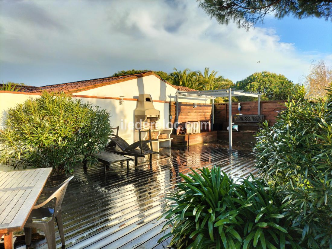 Photo 17 : TERRASSE d'une maison située à Loix, île de Ré.