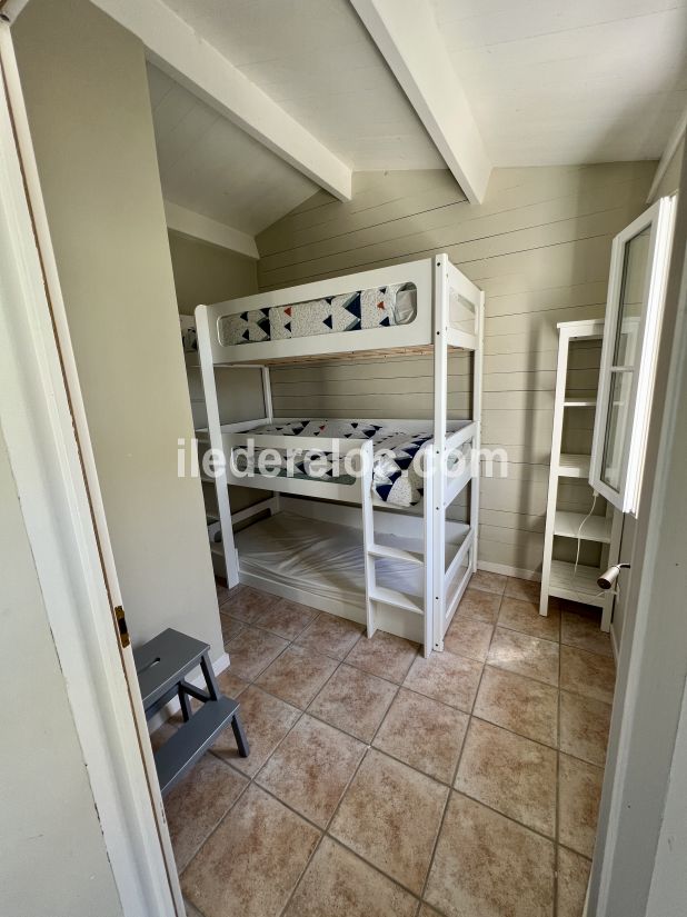 Photo 10 : CHAMBRE d'une maison située à Le Bois-Plage-en-Ré, île de Ré.