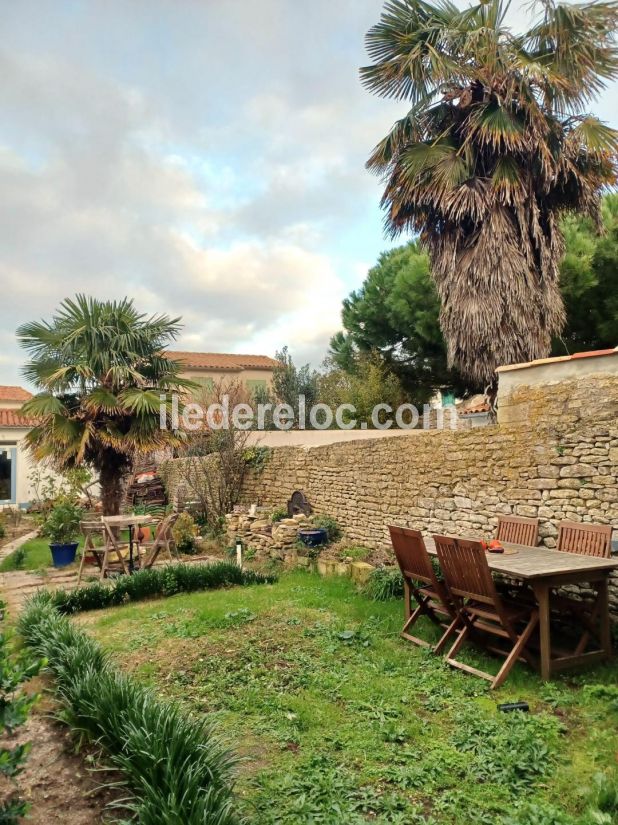 Photo 1 : JARDIN d'une maison située à La Couarde-sur-mer, île de Ré.