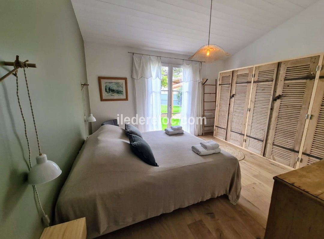 Photo 28 : CHAMBRE d'une maison située à La Couarde-sur-mer, île de Ré.