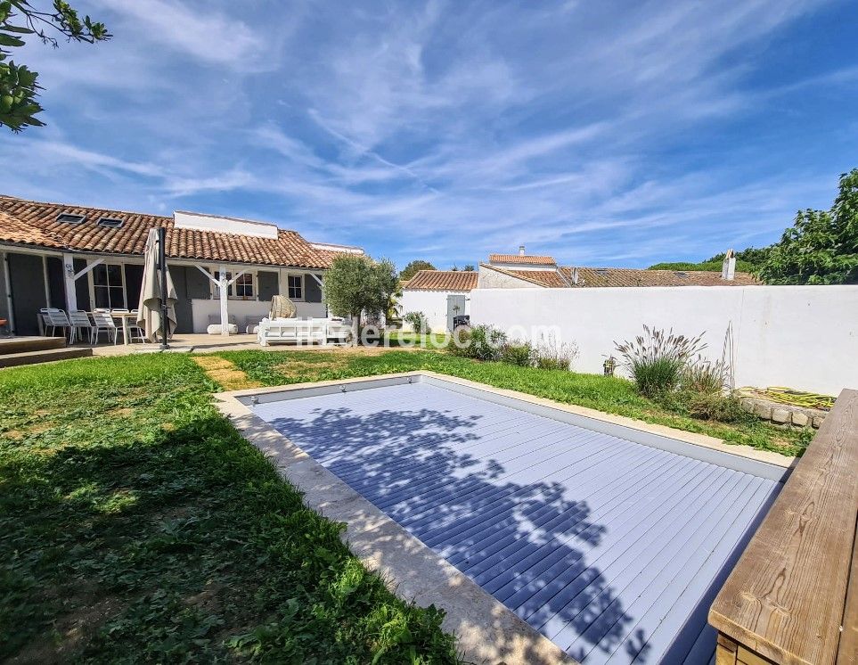 Photo 3 : PISCINE d'une maison située à La Couarde-sur-mer, île de Ré.