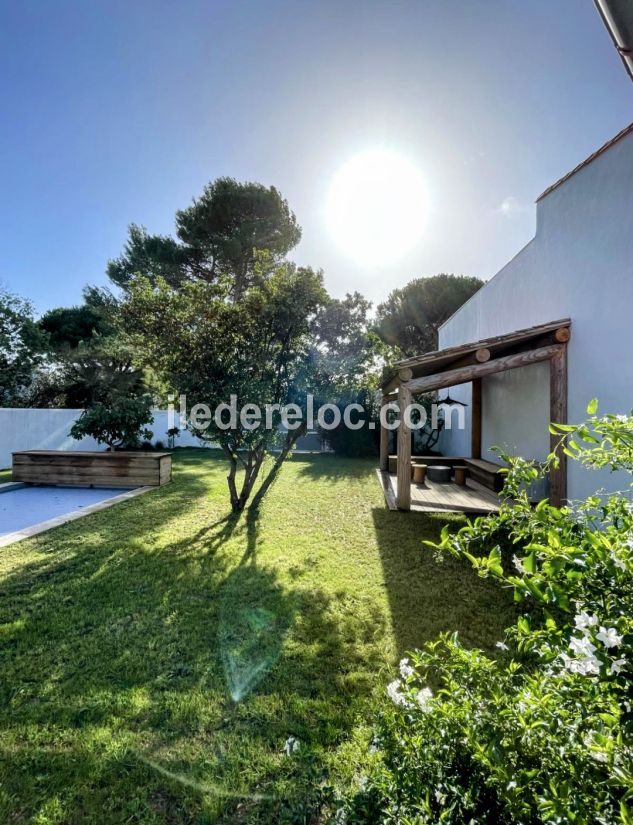 Photo 4 : EXTERIEUR d'une maison située à La Couarde-sur-mer, île de Ré.