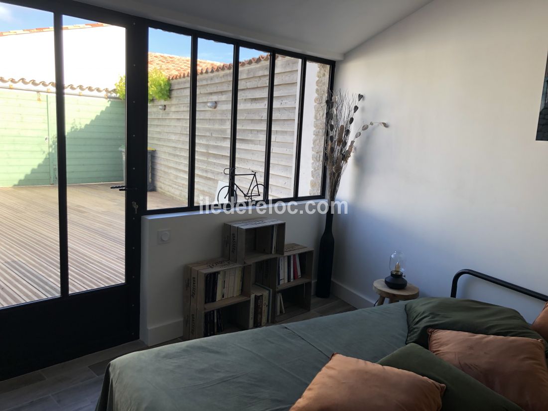 Photo 2 : CHAMBRE d'une maison située à Saint-Clément-des-Baleines, île de Ré.