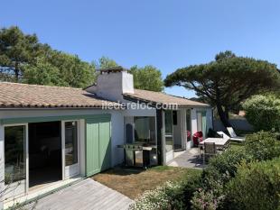 Ile de Ré:Villa sans vis à vis à 250m de la plage par un chemin traversant les dunes