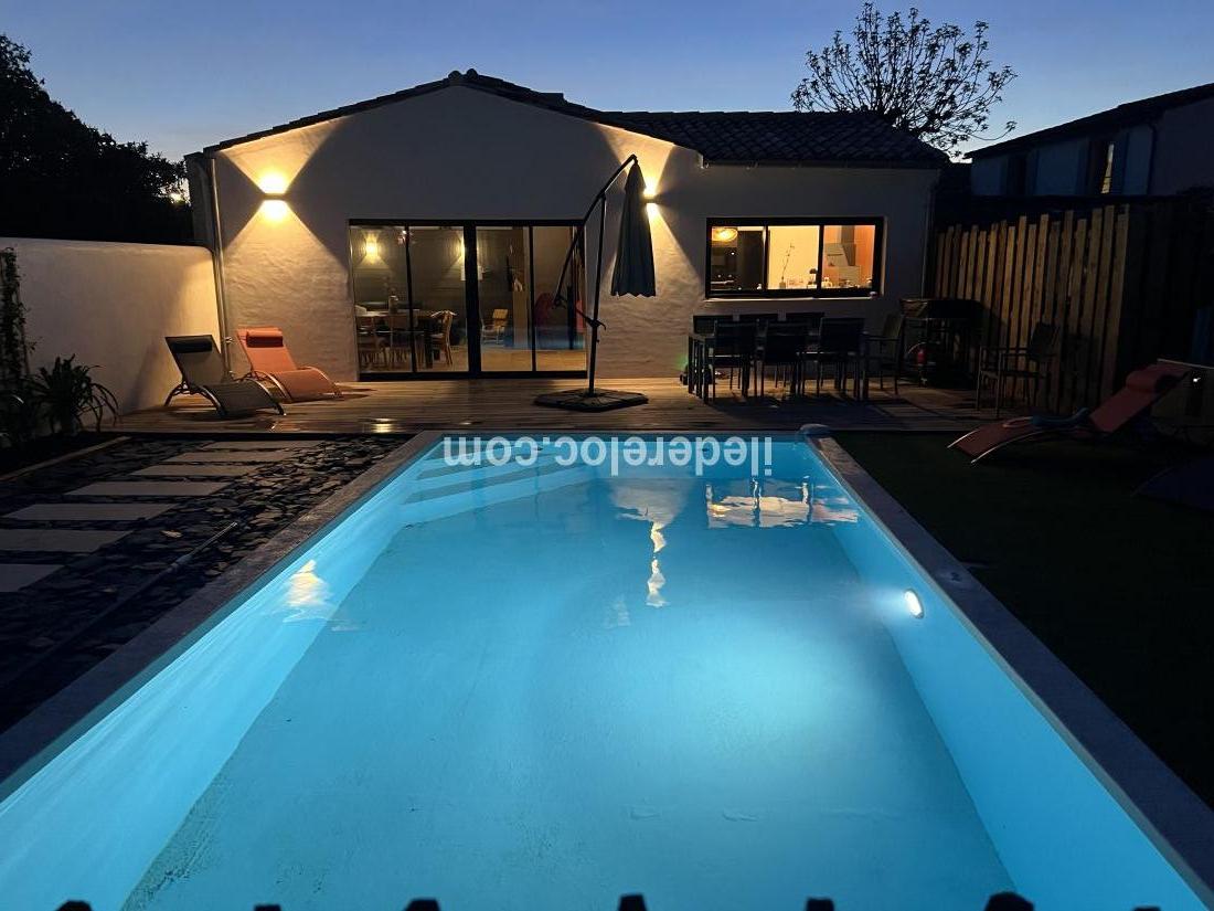 Photo 1 : PISCINE d'une maison située à La Flotte-en-Ré, île de Ré.