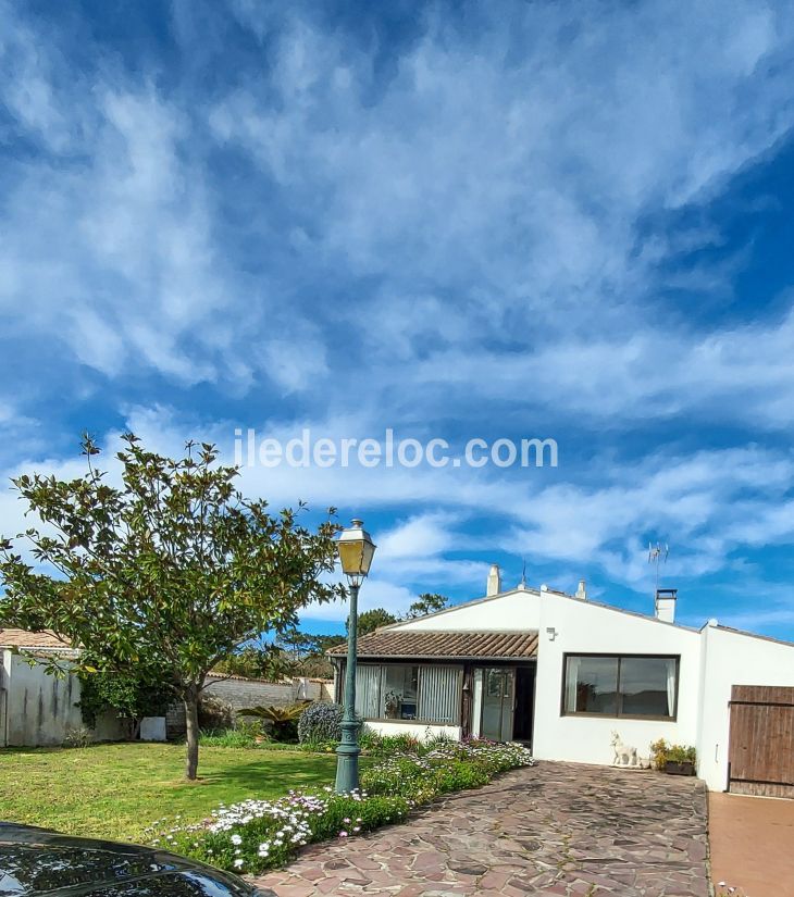 Photo 18 : EXTERIEUR d'une maison situ&eacute;e &agrave; La Couarde-sur-mer, &icirc;le de R&eacute;.