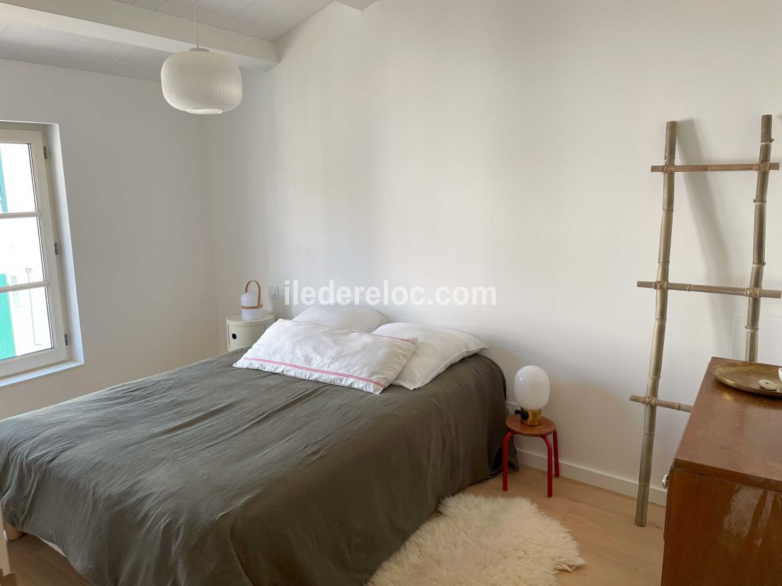 Photo 20 : CHAMBRE d'une maison située à Le Bois-Plage-en-Ré, île de Ré.