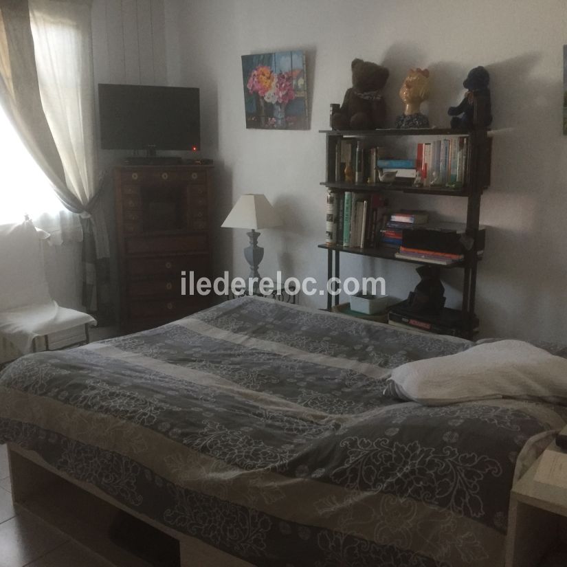 Photo 12 : CHAMBRE d'une maison située à Le Bois-Plage-en-Ré, île de Ré.