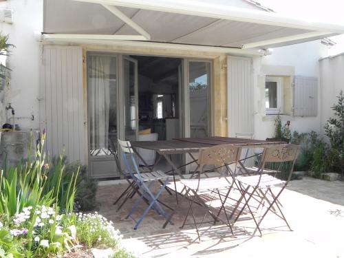 Photo 3 : TERRASSE d'une maison située à La Flotte-en-Ré, île de Ré.