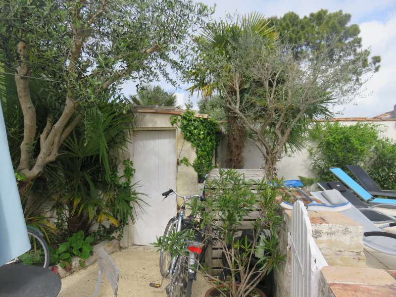 Photo 18 : JARDIN d'une maison située à La Flotte-en-Ré, île de Ré.