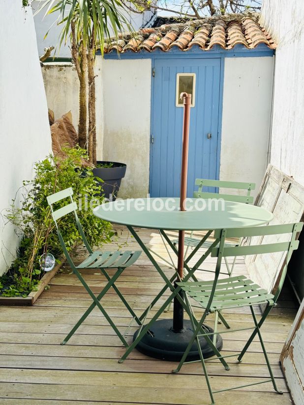 Photo 8 : TERRASSE d'une maison située à Ars en Ré, île de Ré.