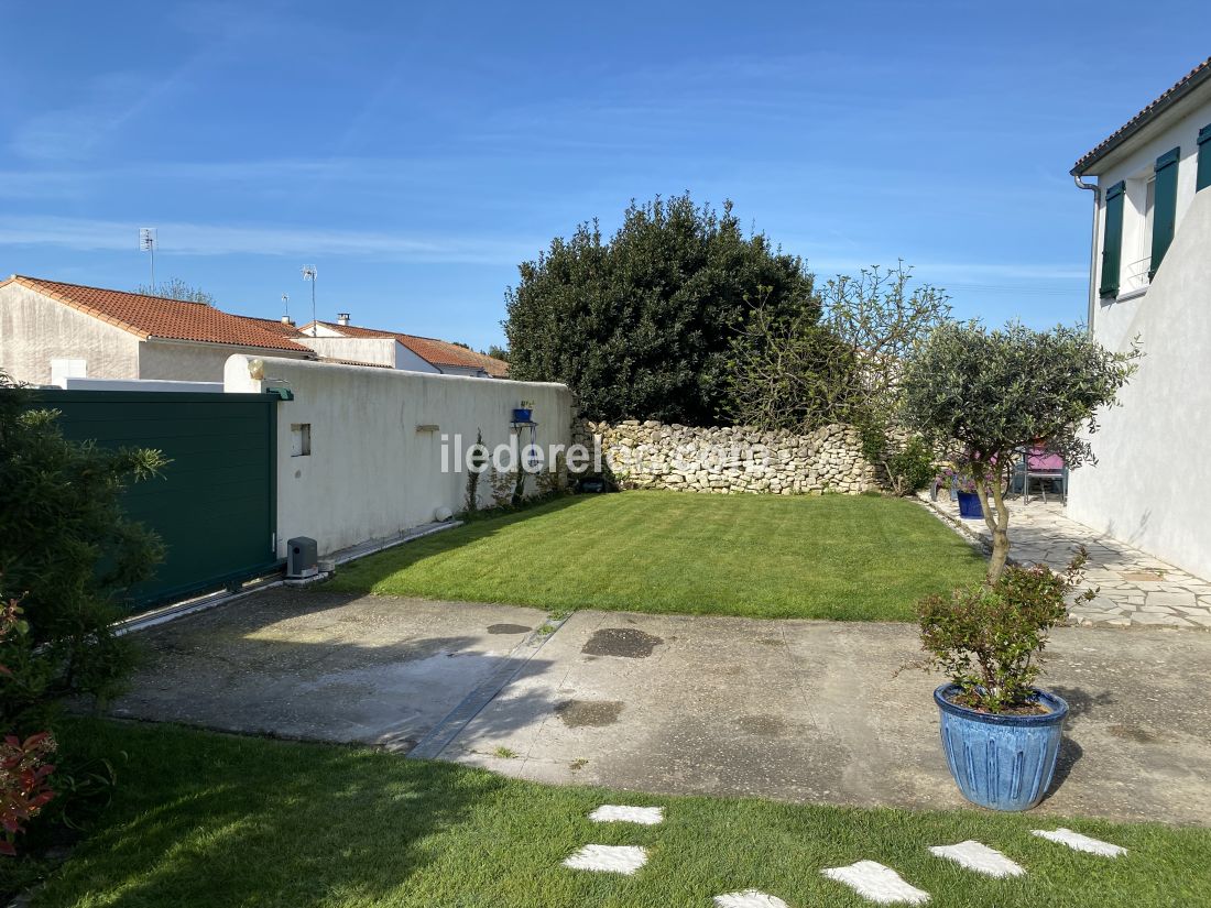 Photo 27 : JARDIN d'une maison située à Sainte-Marie-de-Ré, île de Ré.