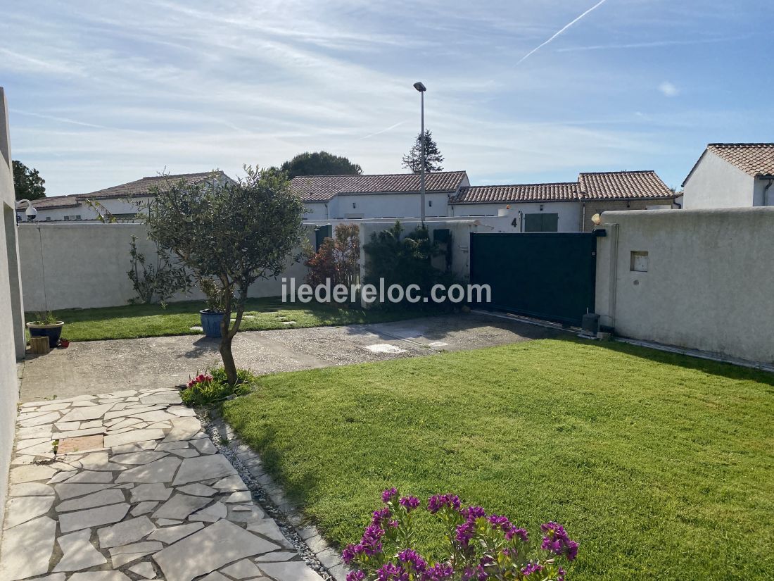 Photo 28 : JARDIN d'une maison située à Sainte-Marie-de-Ré, île de Ré.