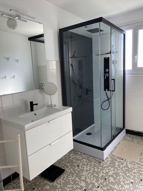 Photo 28 : SALLEDEBAIN d'une maison située à La Flotte-en-Ré, île de Ré.