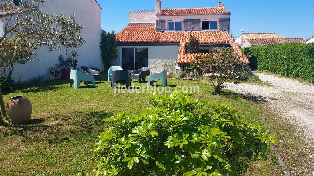 Photo 6 : EXTERIEUR d'une maison située à Rivedoux-Plage, île de Ré.
