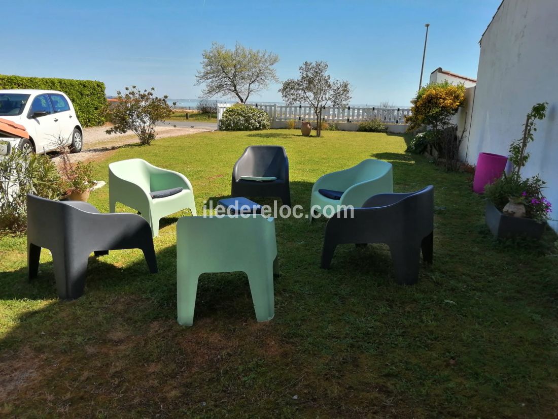 Photo 12 : JARDIN d'une maison située à Rivedoux-Plage, île de Ré.