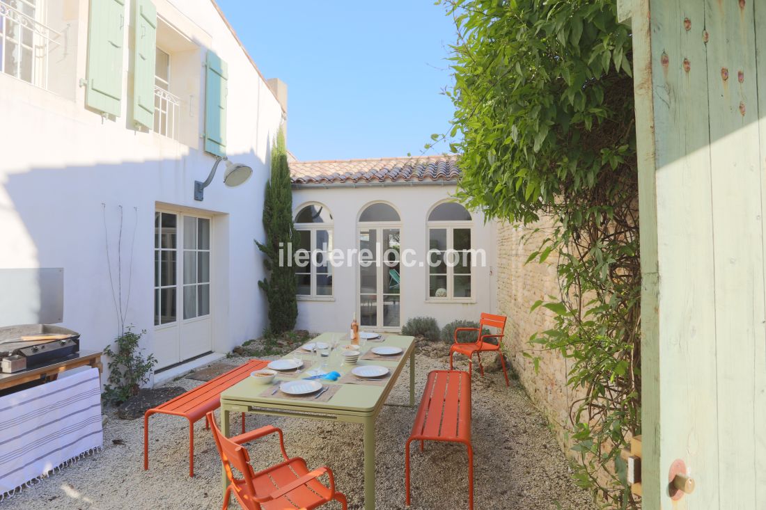 Photo 1 : EXTERIEUR d'une maison située à La Couarde-sur-mer, île de Ré.