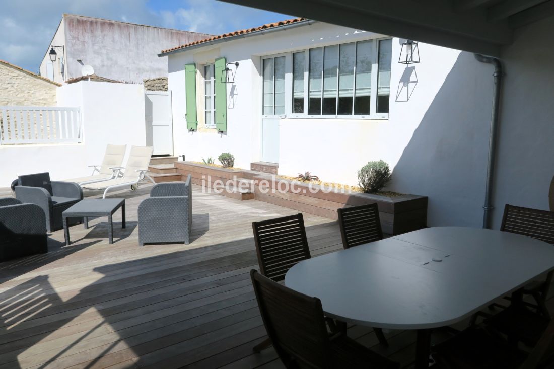 Photo 2 : TERRASSE d'une maison située à La Couarde-sur-mer, île de Ré.