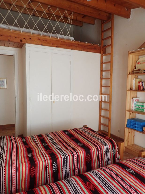 Photo 17 : CHAMBRE d'une maison situ&eacute;e &agrave; Les Portes-en-R&eacute;, &icirc;le de R&eacute;.