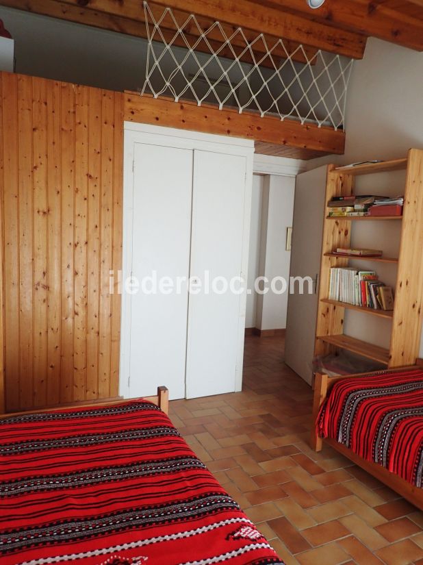 Photo 20 : CHAMBRE d'une maison situ&eacute;e &agrave; Les Portes-en-R&eacute;, &icirc;le de R&eacute;.