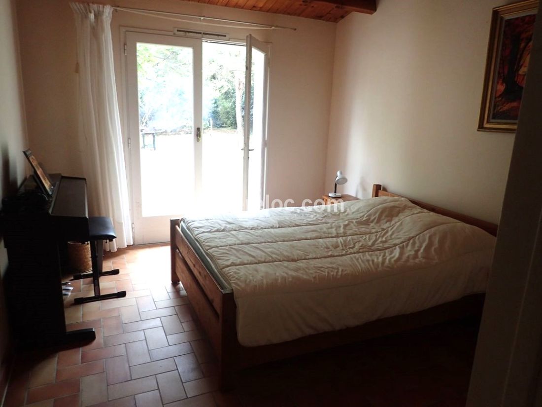 Photo 21 : CHAMBRE d'une maison situ&eacute;e &agrave; Les Portes-en-R&eacute;, &icirc;le de R&eacute;.