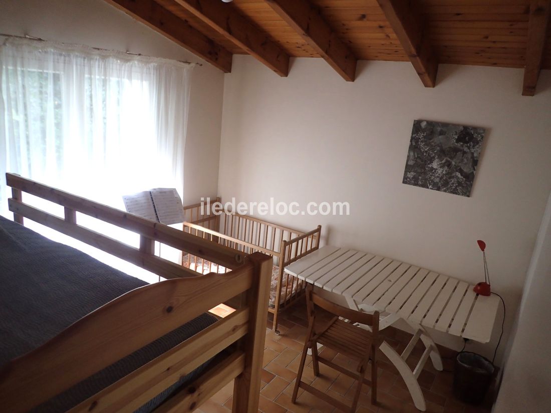 Photo 26 : CHAMBRE d'une maison situ&eacute;e &agrave; Les Portes-en-R&eacute;, &icirc;le de R&eacute;.