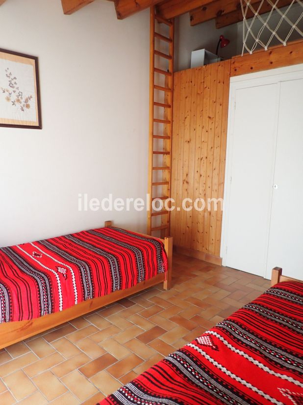 Photo 19 : CHAMBRE d'une maison situ&eacute;e &agrave; Les Portes-en-R&eacute;, &icirc;le de R&eacute;.