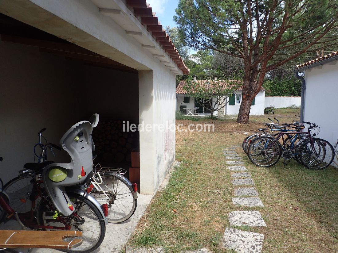 Photo 5 : EXTERIEUR d'une maison situ&eacute;e &agrave; Les Portes-en-R&eacute;, &icirc;le de R&eacute;.