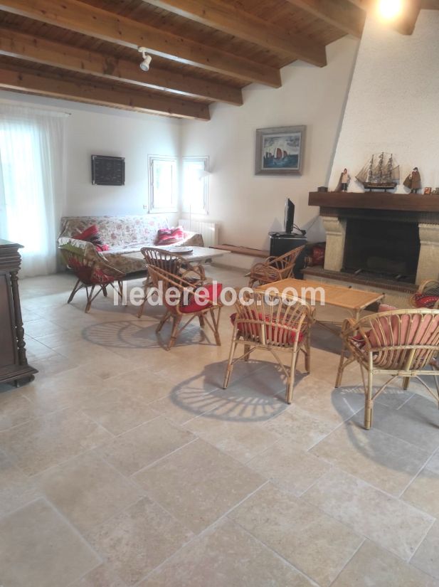 Photo 10 : SEJOUR d'une maison situ&eacute;e &agrave; Les Portes-en-R&eacute;, &icirc;le de R&eacute;.