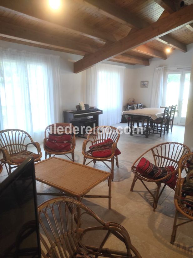 Photo 13 : SEJOUR d'une maison situ&eacute;e &agrave; Les Portes-en-R&eacute;, &icirc;le de R&eacute;.