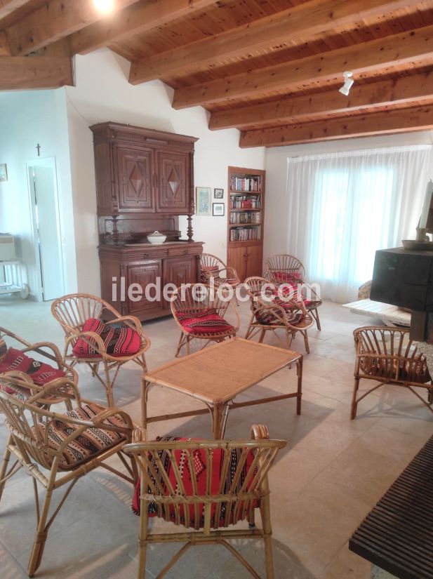 Photo 14 : SEJOUR d'une maison situ&eacute;e &agrave; Les Portes-en-R&eacute;, &icirc;le de R&eacute;.