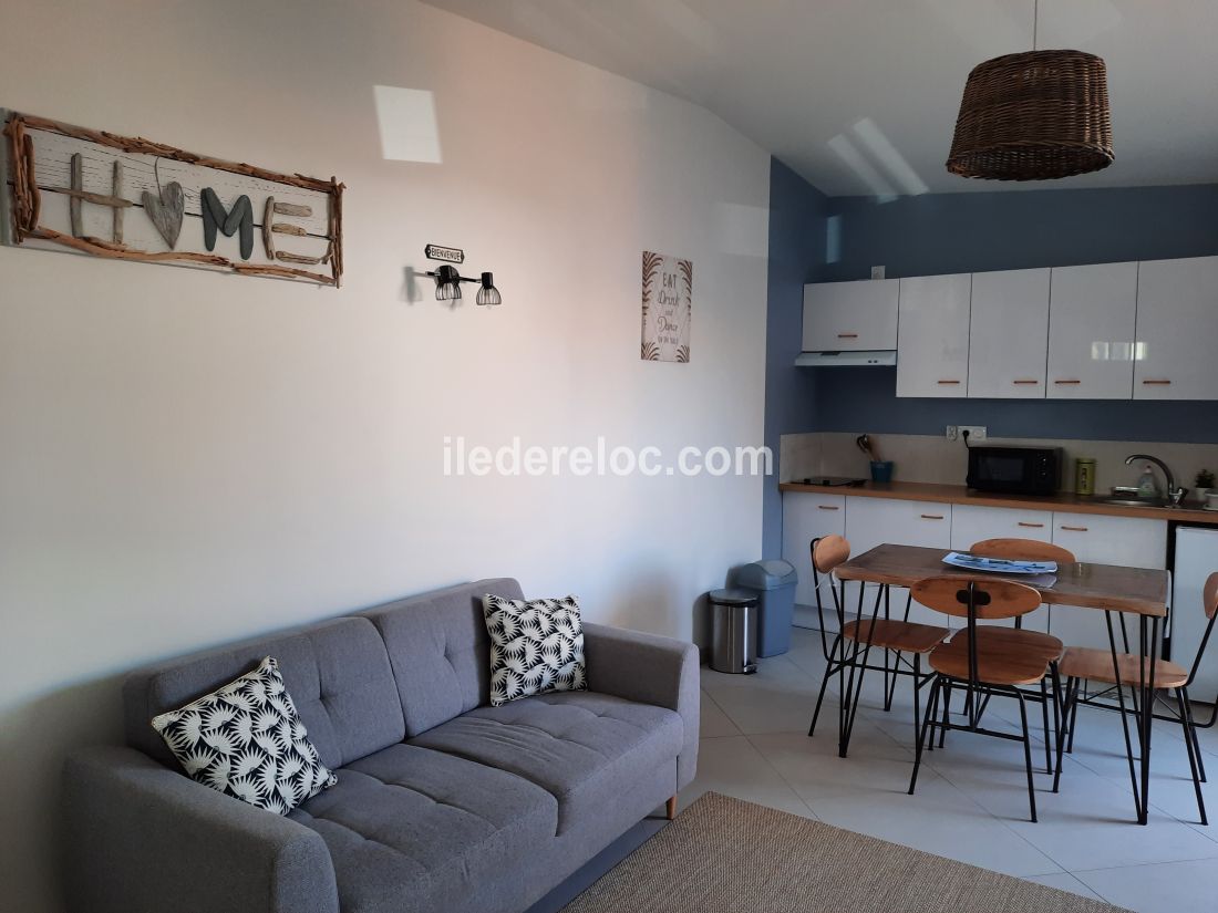 Photo 4 : SEJOUR d'une maison situ&eacute;e &agrave; La Flotte-en-R&eacute;, &icirc;le de R&eacute;.