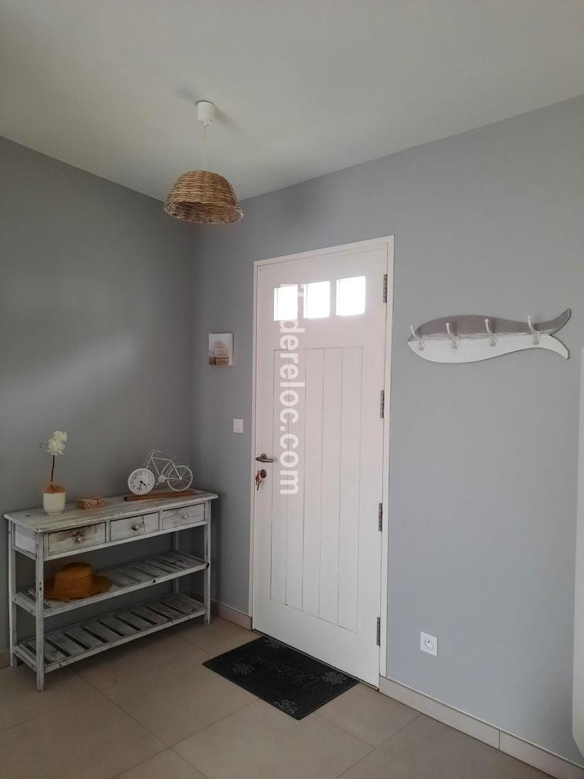 Photo 9 : ENTREE d'une maison situ&eacute;e &agrave; La Flotte-en-R&eacute;, &icirc;le de R&eacute;.