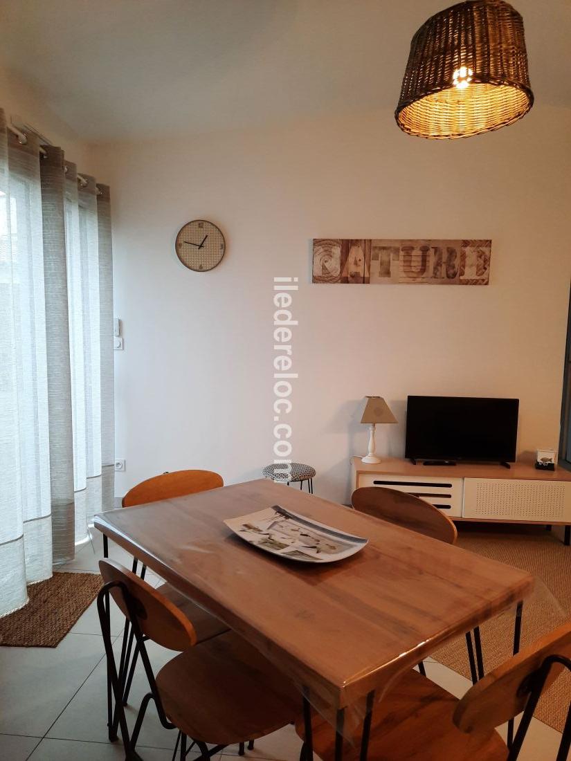 Photo 11 : CUISINE d'une maison situ&eacute;e &agrave; La Flotte-en-R&eacute;, &icirc;le de R&eacute;.