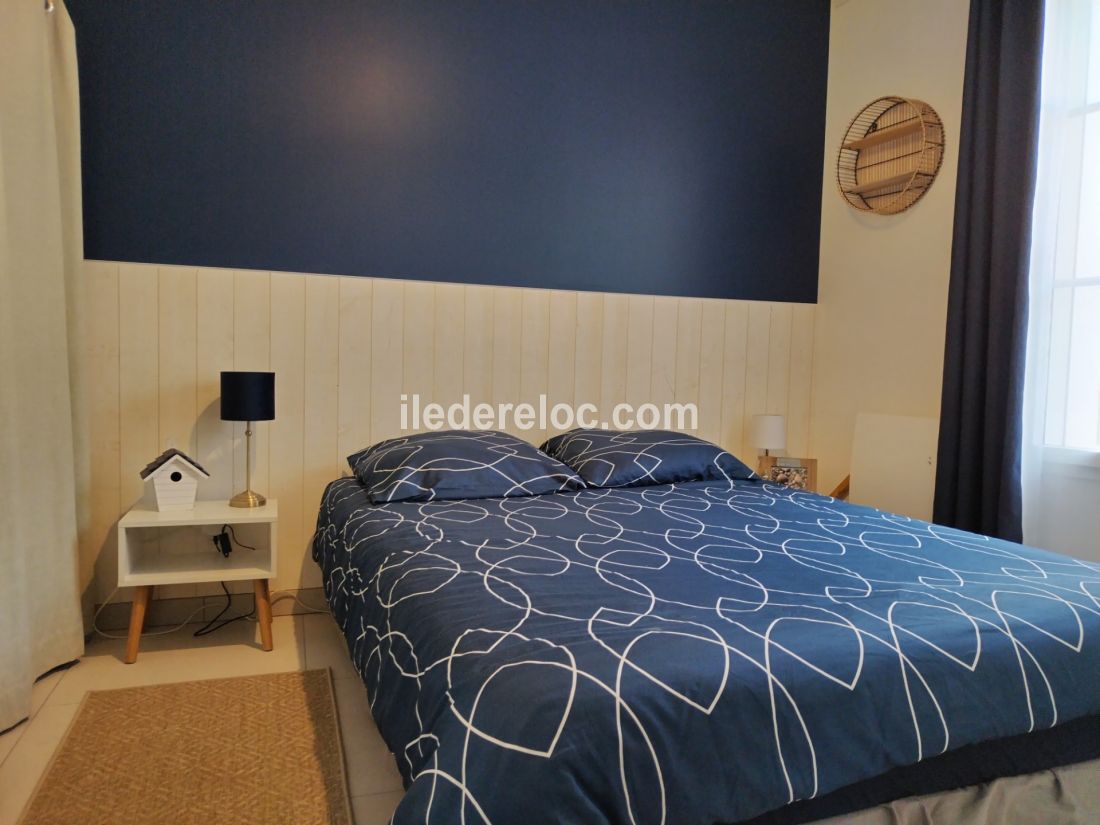 Photo 6 : CHAMBRE d'une maison situ&eacute;e &agrave; La Flotte-en-R&eacute;, &icirc;le de R&eacute;.