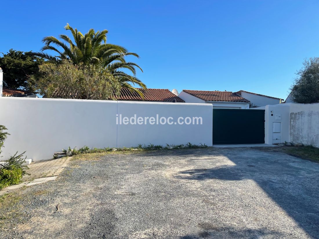 Photo 4 : EXTERIEUR d'une maison situ&eacute;e &agrave; Rivedoux-Plage, &icirc;le de R&eacute;.