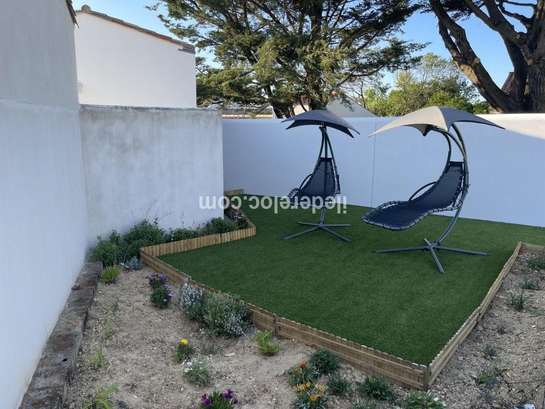 Photo 22 : JARDIN d'une maison située à Rivedoux-Plage, île de Ré.