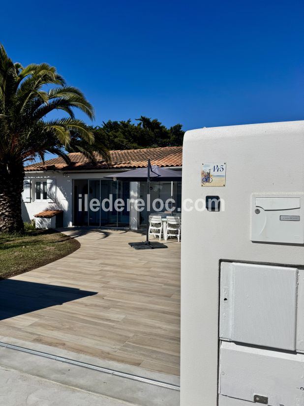 Photo 52 : EXTERIEUR d'une maison situ&eacute;e &agrave; Rivedoux-Plage, &icirc;le de R&eacute;.