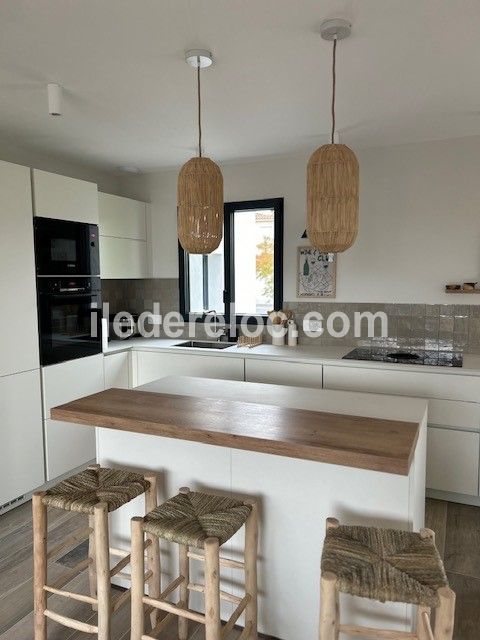 Photo 8 : CUISINE d'une maison située à La Flotte-en-Ré, île de Ré.