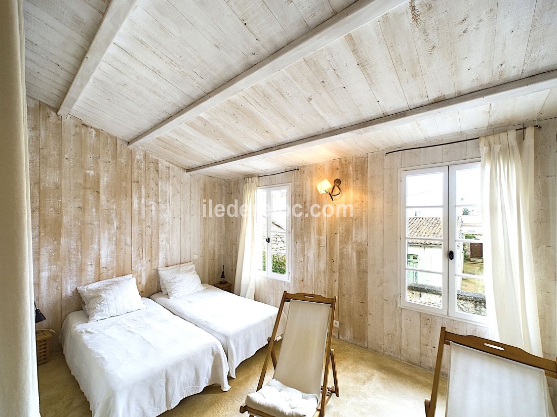 Photo 10 : CHAMBRE d'une maison situ&eacute;e &agrave; La Flotte-en-R&eacute;, &icirc;le de R&eacute;.