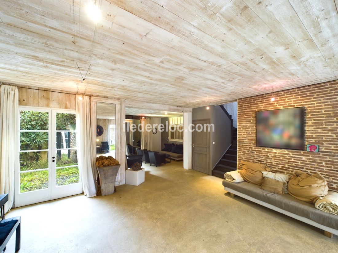 Photo 7 : SEJOUR d'une maison situ&eacute;e &agrave; La Flotte-en-R&eacute;, &icirc;le de R&eacute;.