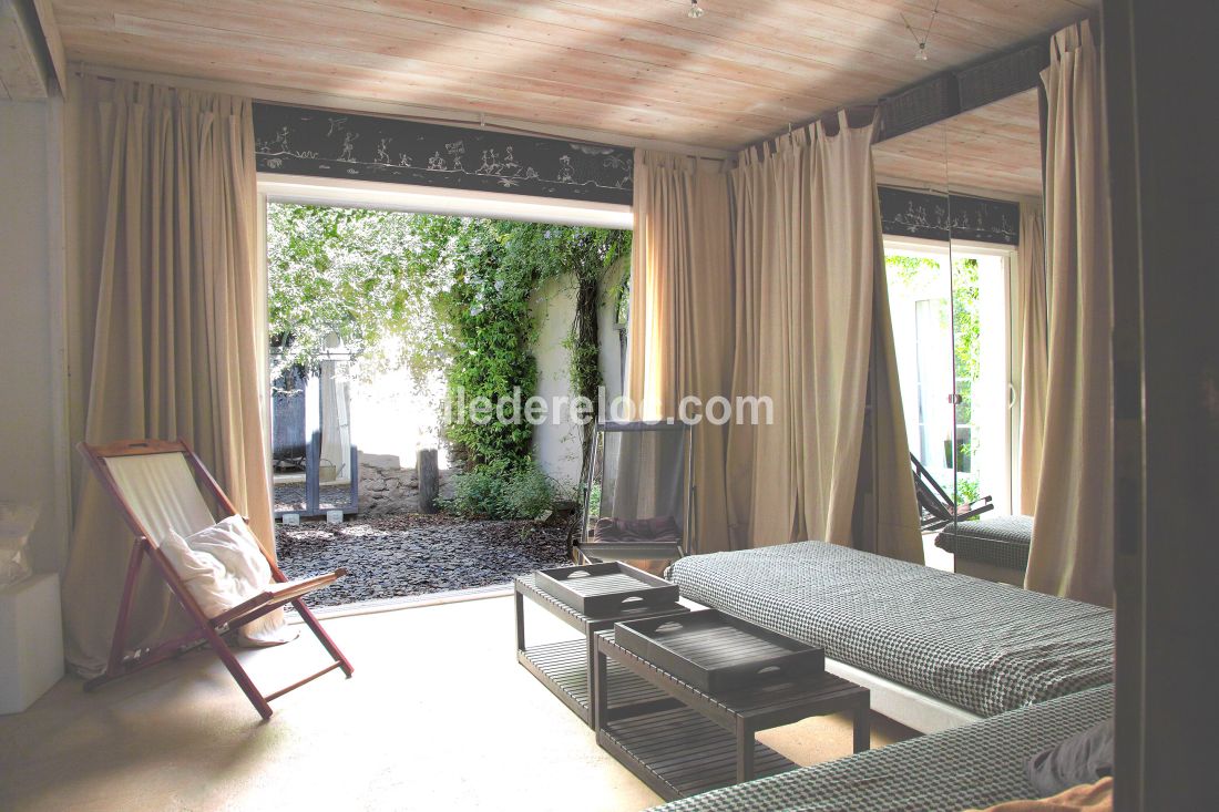 Photo 8 : SEJOUR d'une maison situ&eacute;e &agrave; La Flotte-en-R&eacute;, &icirc;le de R&eacute;.