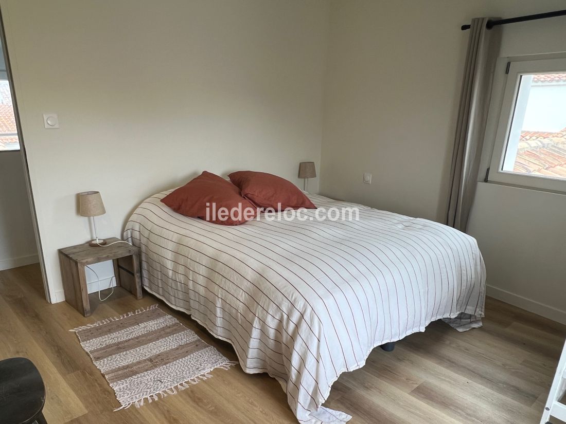 Photo 18 : CHAMBRE d'une maison située à Loix, île de Ré.