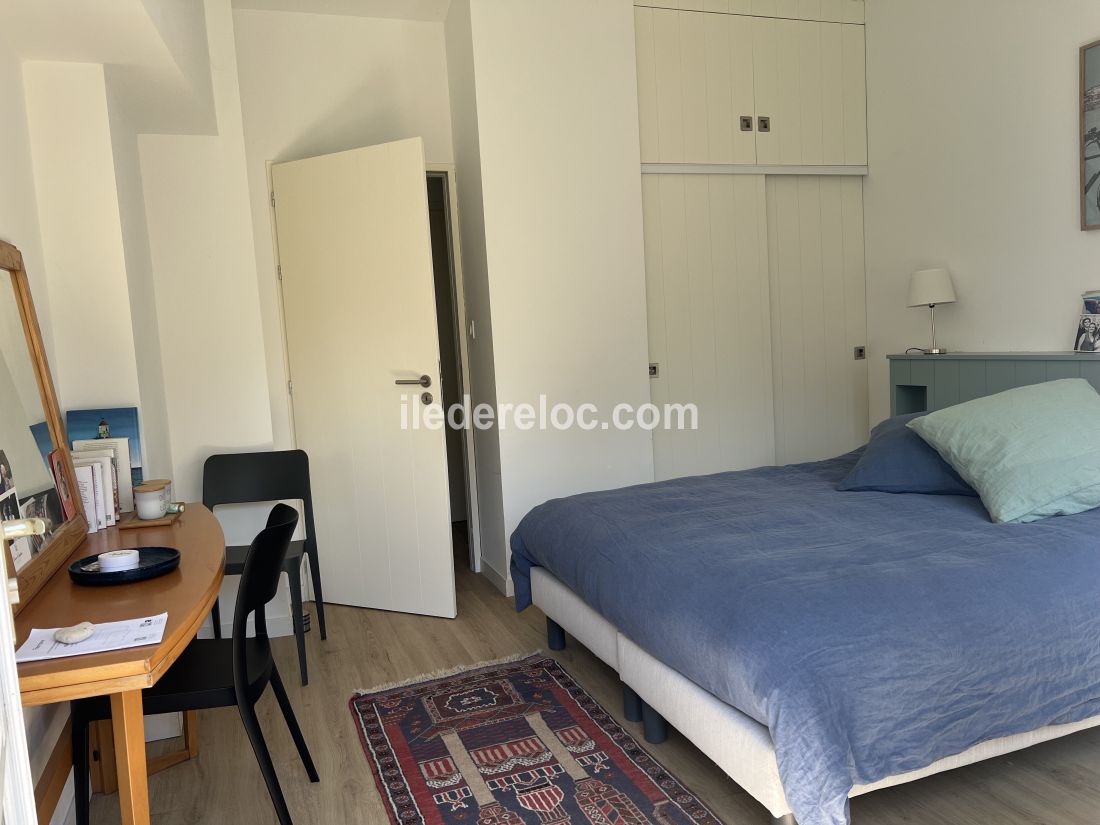 Photo 12 : CHAMBRE d'une maison située à Loix, île de Ré.
