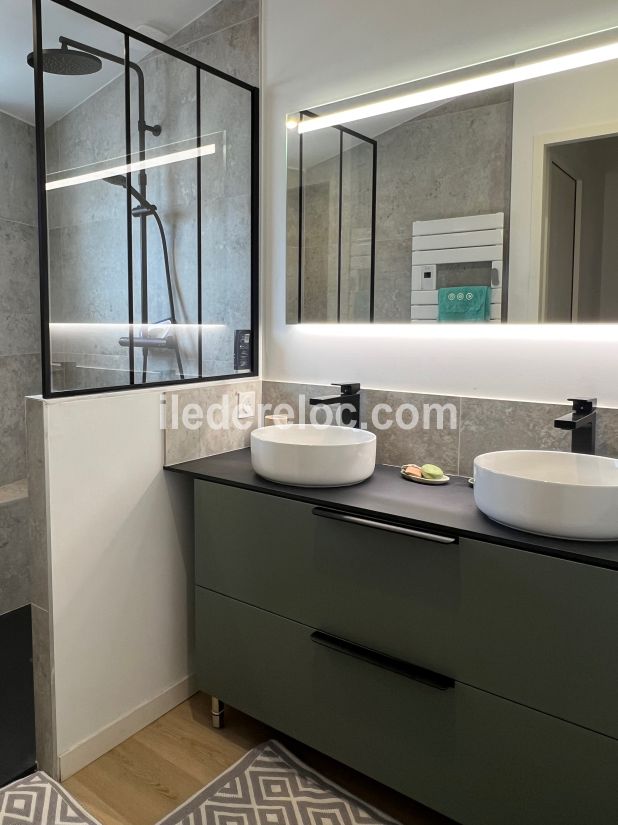 Photo 13 : SALLEDEBAIN d'une maison située à Loix, île de Ré.