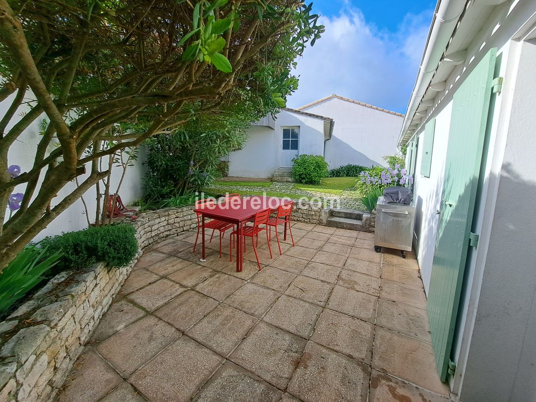 Photo 13 : JARDIN d'une maison situ&eacute;e &agrave; La Flotte-en-R&eacute;, &icirc;le de R&eacute;.