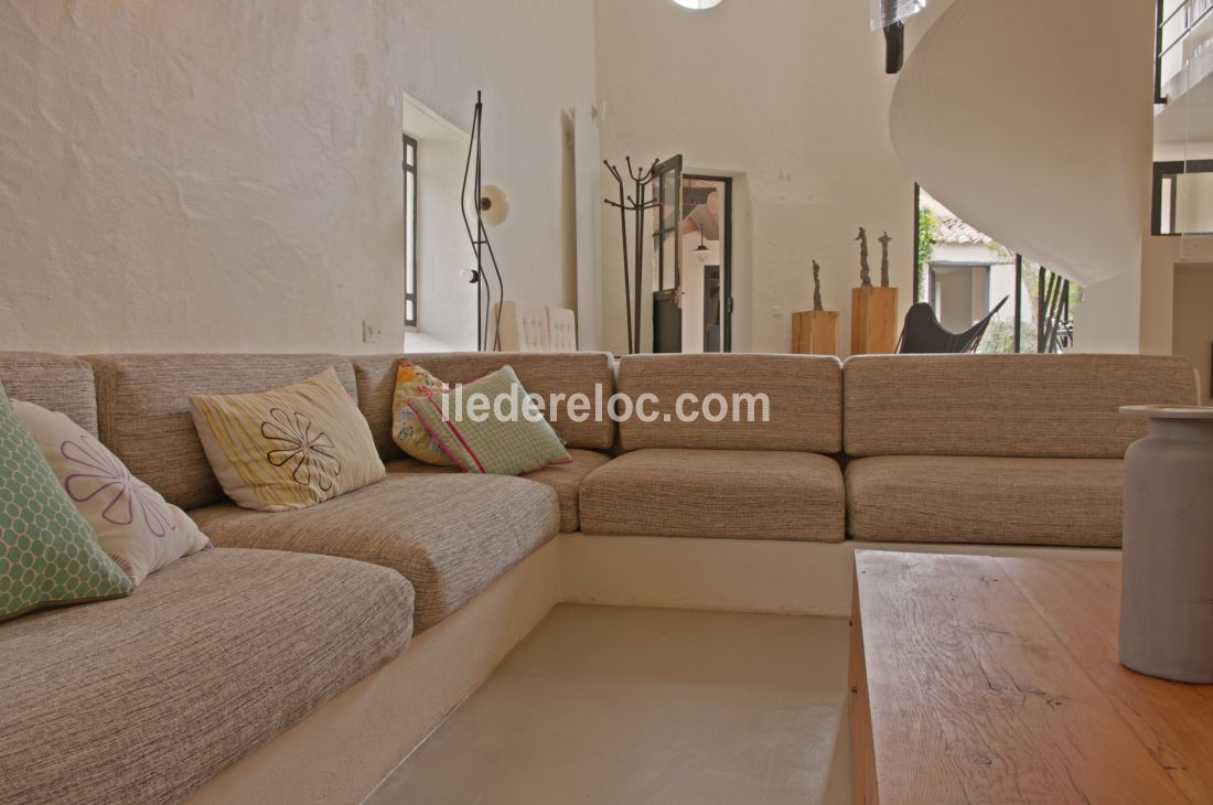 Photo 6 : NC d'une maison situ&eacute;e &agrave; Ars en R&eacute;, &icirc;le de R&eacute;.