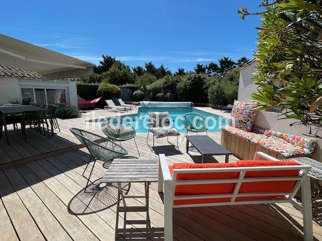 Photo 7 : TERRASSE d'une maison située à Le Bois-Plage-en-Ré, île de Ré.