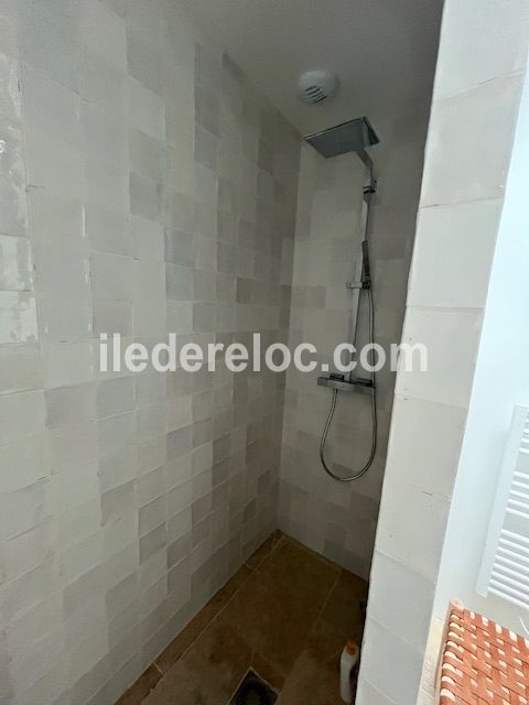 Photo 40 : SALLEDEBAIN d'une maison située à Sainte-Marie-de-Ré, île de Ré.